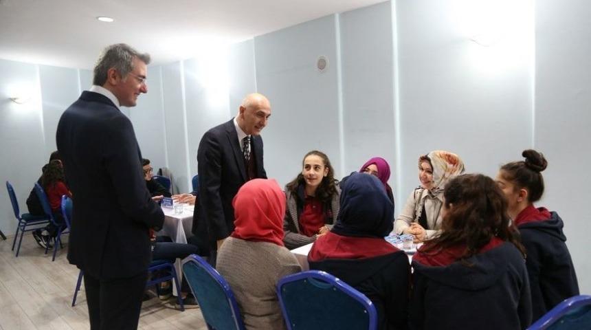 Hk&uuml;&rsquo;n&uuml;n 24 Akademisyeni, Erdem Koleji Kariyer G&uuml;nlerinde