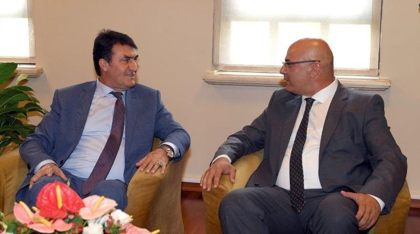 Başkan Dündar’a ‘kardeş’ Ziyareti