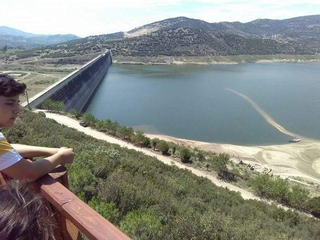 Üreticilere ’beydağ Barajı’ndan Çok Su Kullanmayın’ Uyarısı