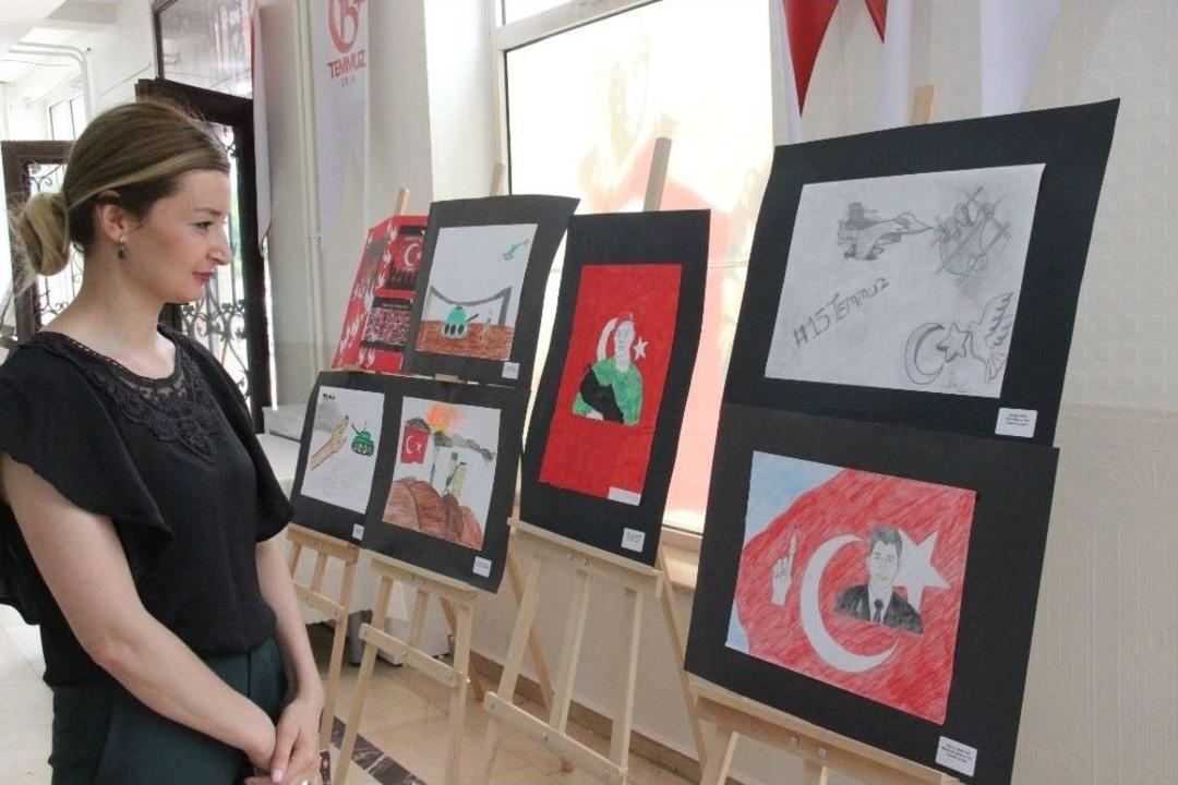 &Ouml;ğrencilerin G&ouml;z&uuml;nden 15 Temmuz Resim Sergisi