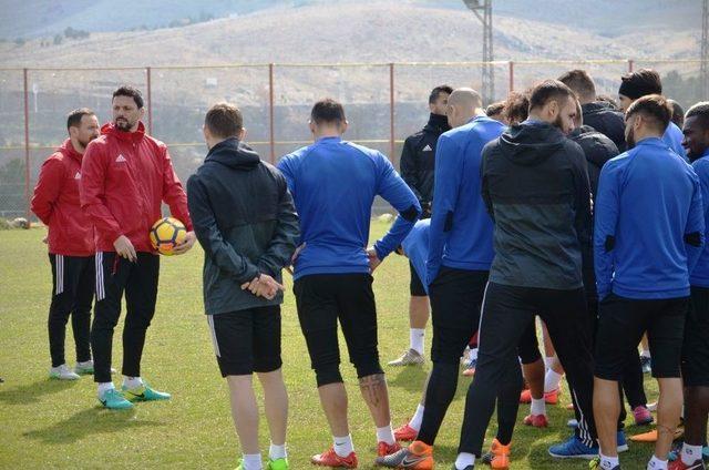 Evkur Yeni Malatyaspor’da Neşeli Antrenman