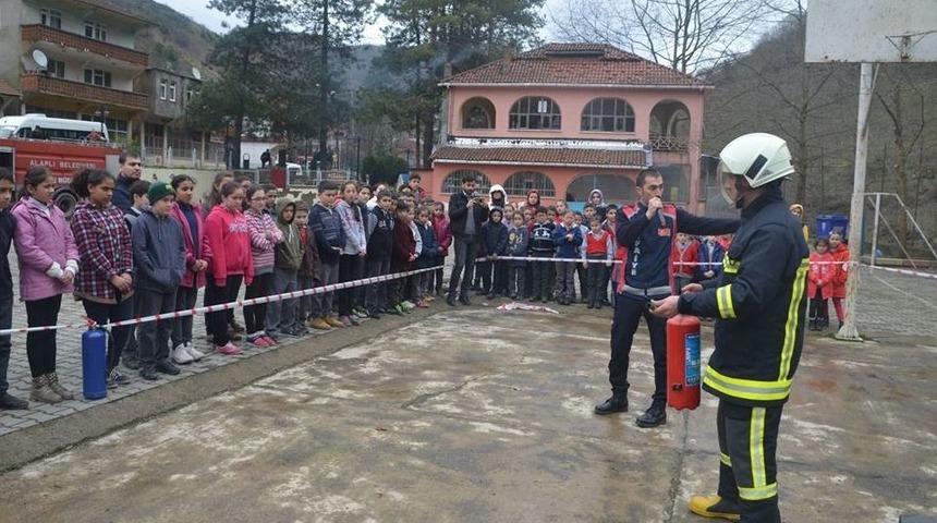 İtfaiye Ekipleri Yangın Tatbikatı D&uuml;zenledi