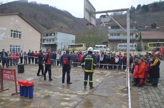 İtfaiye Ekipleri Yangın Tatbikatı Düzenledi