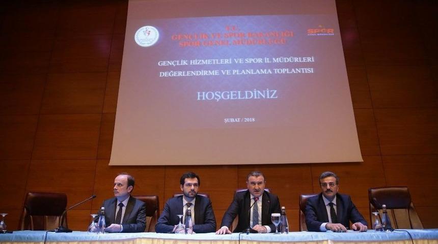 Bakan Bak, Gen&ccedil;lik Hizmetleri Ve Spor İl M&uuml;d&uuml;rleri İle Bir Araya Geldi