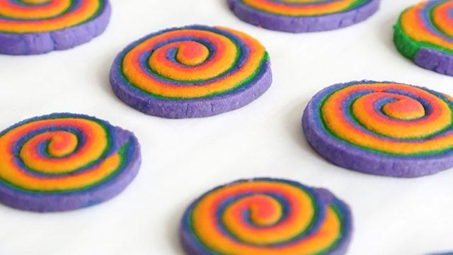 Gökkuşağı Sarmal Kurabiye