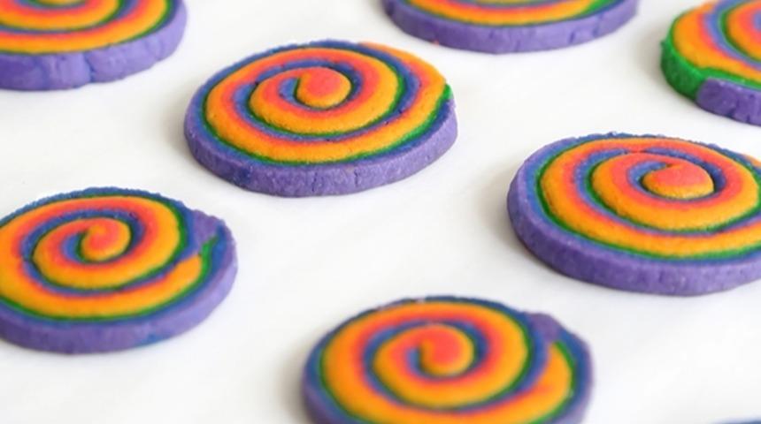 Gökkuşağı Sarmal Kurabiye