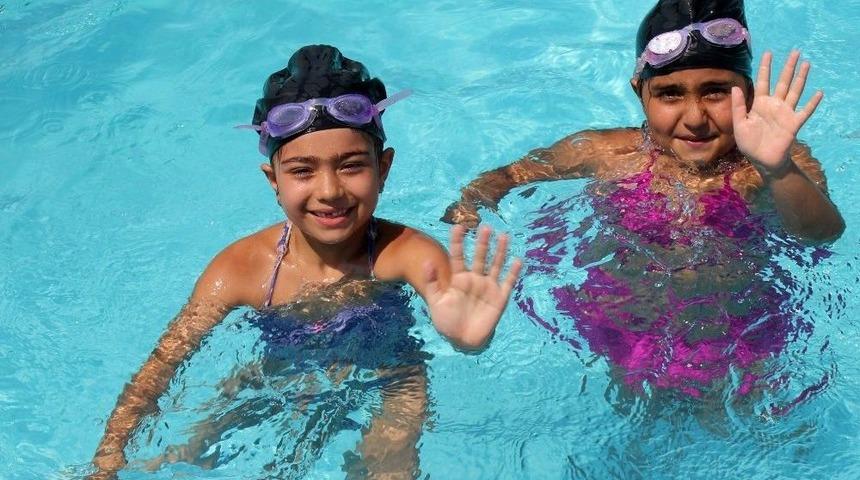 Y&uuml;zme Kursu &Ouml;ğrencileri Sertifikalarını Aldı