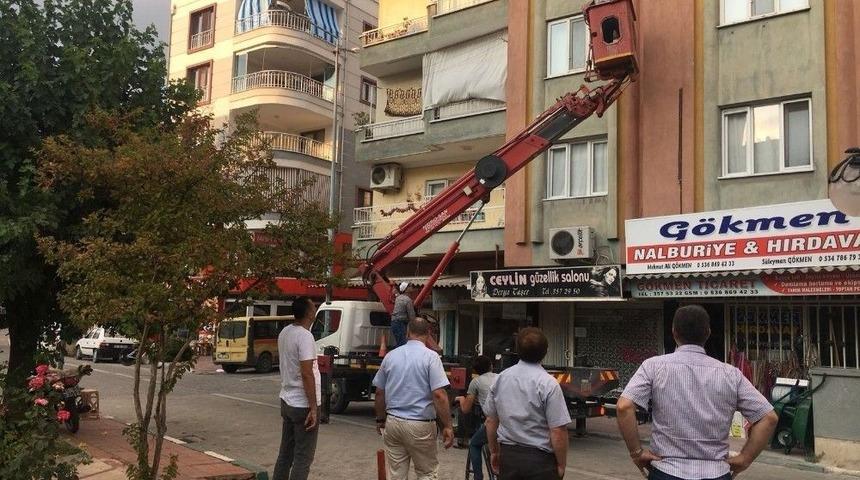 İpe Takılan Ser&ccedil;e Yavrularını Belediye Ekipleri Kurtardı