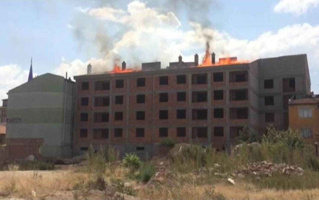 Konya&rsquo;da İnşaat Halindeki 4 Katlı Binada Yangın