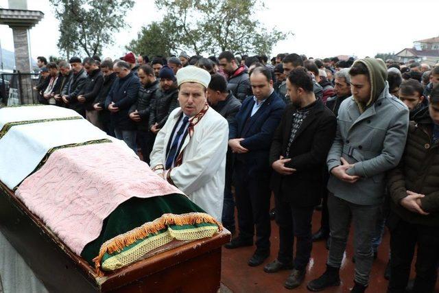 Kaçak Madende Hayatını Kaybeden Maden İşçisi, Son Yolcuğuna Uğurlandı