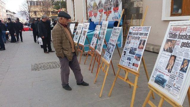 Darbenin Yıl Dönümünde O Günkü Gazete Manşetleri Sergilendi