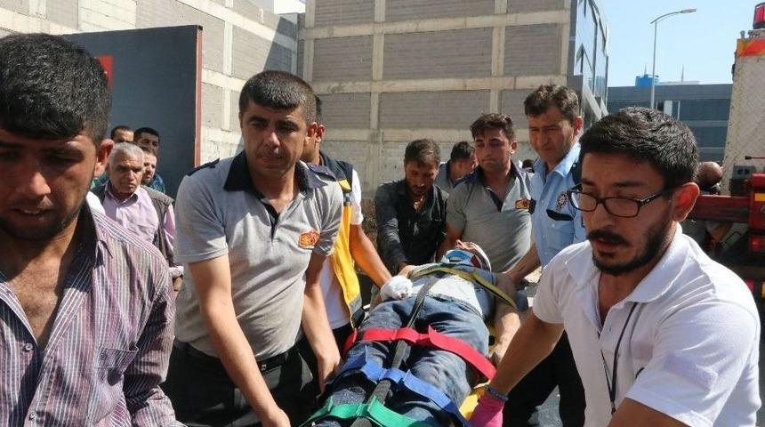 İnşaat Ustasının Kafasına Briket D&uuml;şt&uuml;