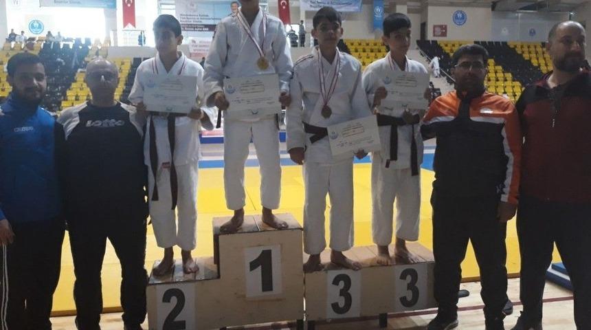 B&uuml;y&uuml;kşehir Belediyesi Judo Takımı Şampiyonu Olmaya Hak Kazandı