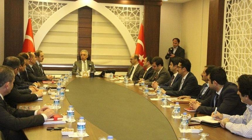 Vali Toprak: &ldquo;hakkari&rsquo;de Dolaşınca Y&uuml;z&uuml;m&uuml;z Kızarıyordu&rdquo;