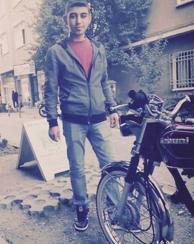 K&ouml;peğe &Ccedil;arpmamak İ&ccedil;in Direksiyonu Kırdı, Canından Oldu 1