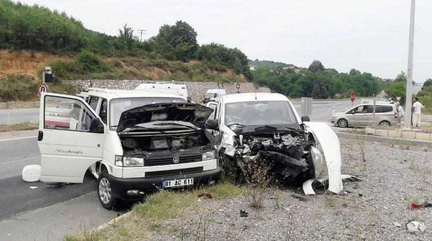 Sakarya&rsquo;da Trafik Kazası: 6 Yaralı