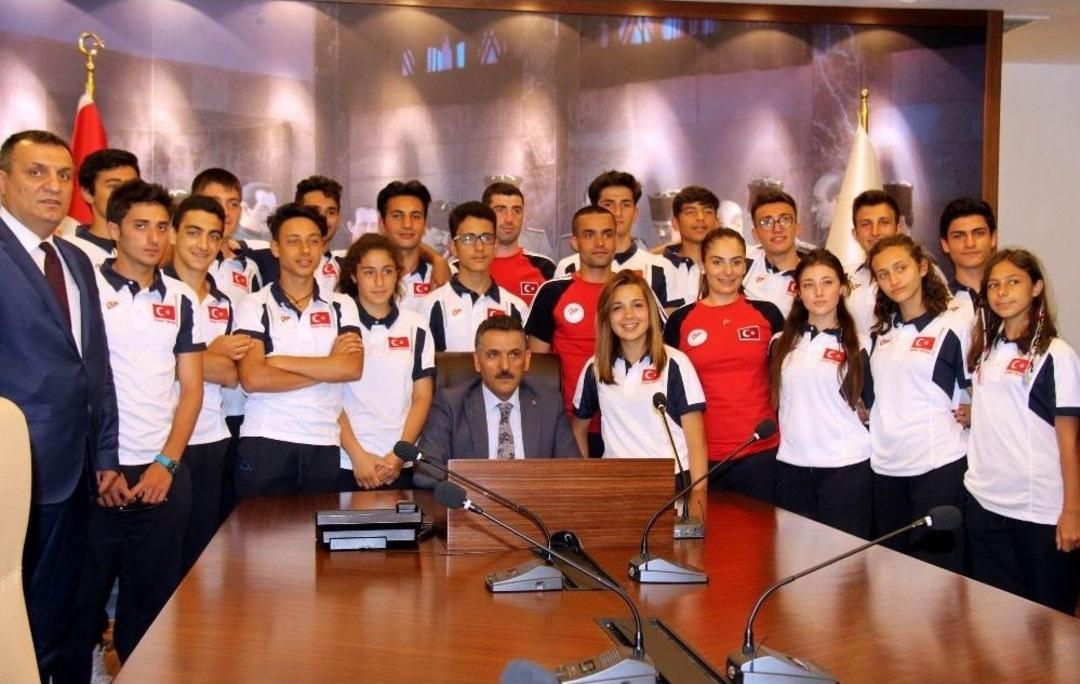 Karadeniz&rsquo;in İlk Buz Pateni Kampı Samsun&rsquo;da Yapılıyor