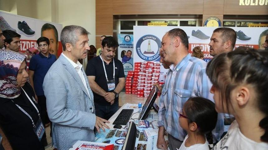 Karne Hediyesi Olarak 130 Bin Öğrenciye Spor Ayakkabısı