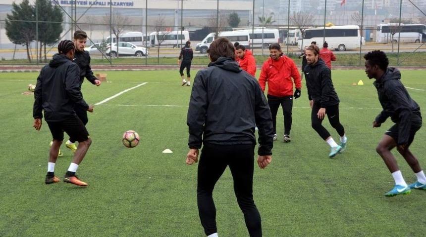 Aliağaspor, G&uuml;zeltepe&rsquo;ye Hazırlanıyor