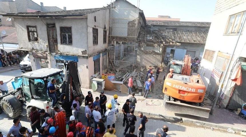 Tarihi Peynirciler Çarşısı’nda Göçük: 1 Ölü, 4 Yaralı