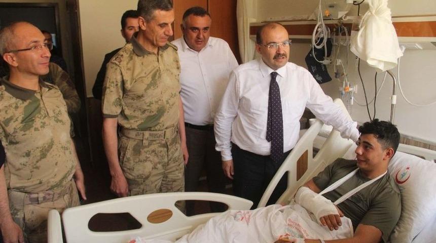 Vali Ustaoğlu&rsquo;ndan Yaralı Askere Ziyaret