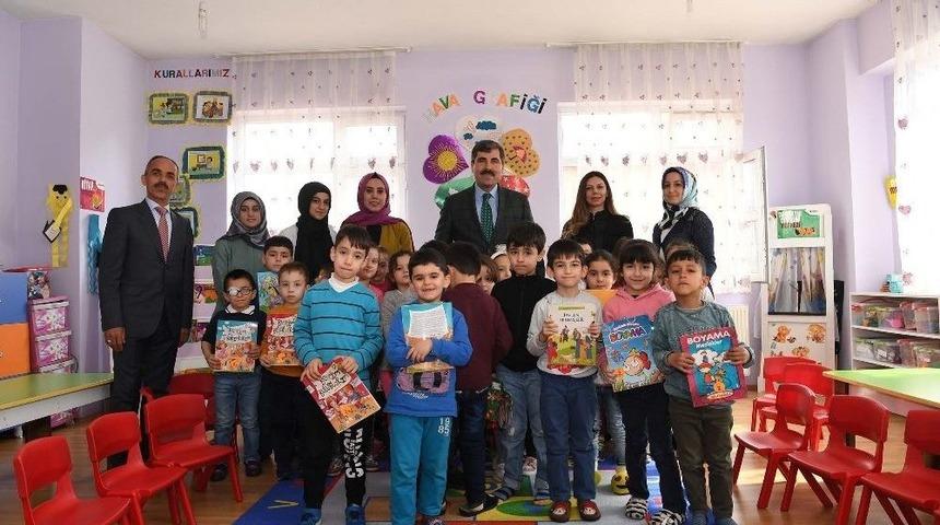 Başkan Asya, Miniklere Kitap Okudu