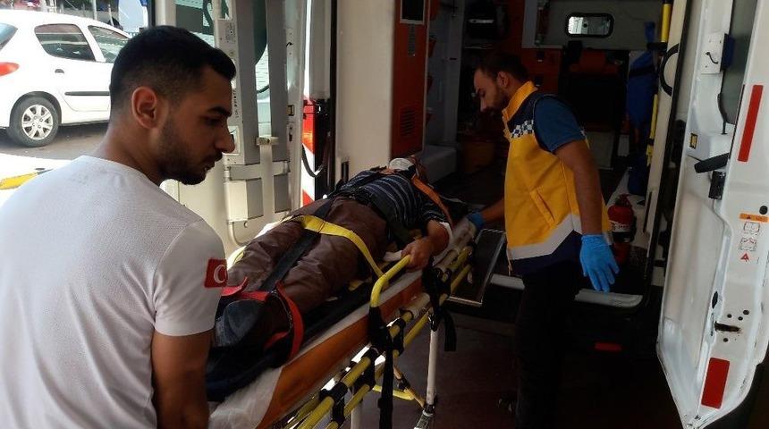 Cam Blokların Altında Kalan İş&ccedil;i Ağır Yaralandı