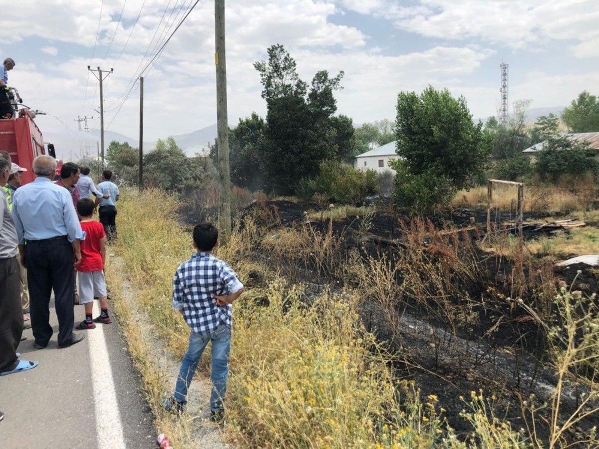 Muradiye&rsquo;de Anız Yangını