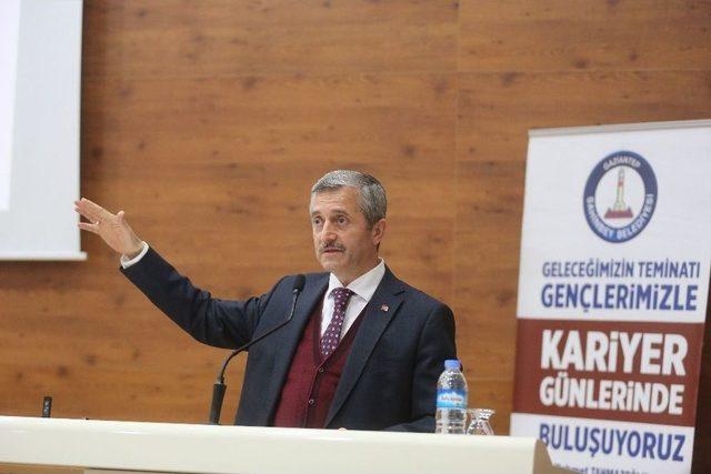 Başkan Tahmazoğlu, Öğrencilerle Kariyer Günlerinde Buluştu