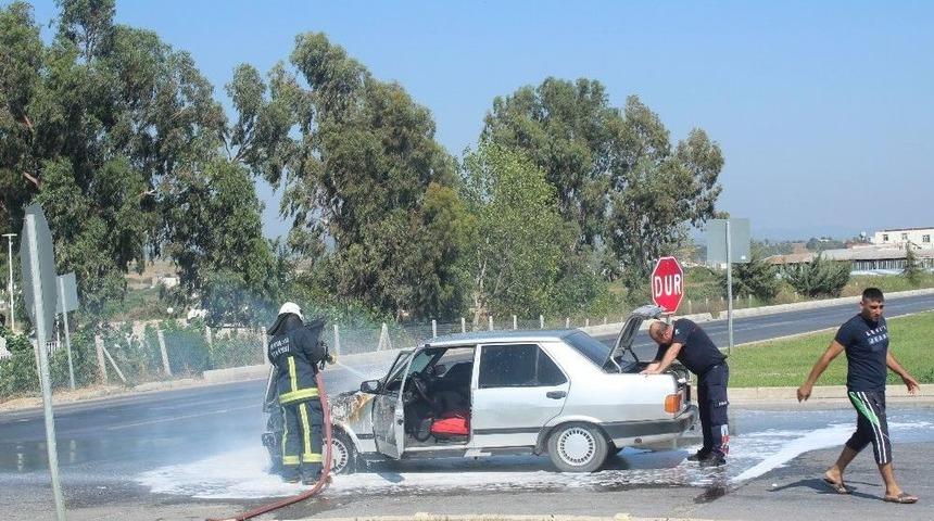 Manavgat&rsquo;ta Otomobil Yangını