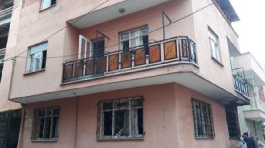 Yangında Mahsur Kalan 3 Kişiyi İtfaiye Kurtardı