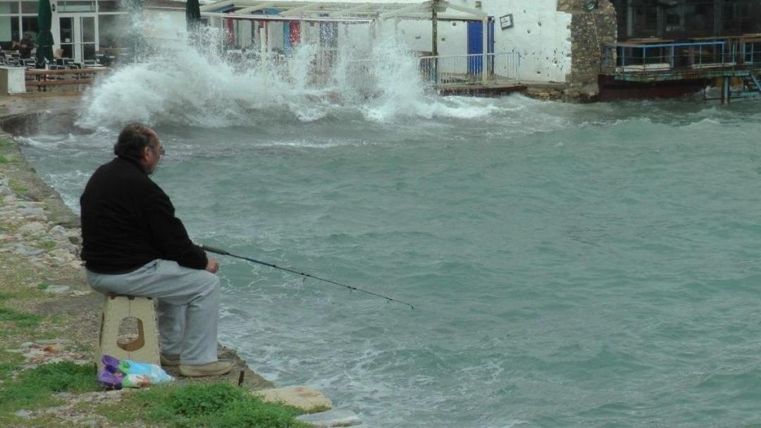 Denizin Rengi Kahverengiye B&uuml;r&uuml;nd&uuml;