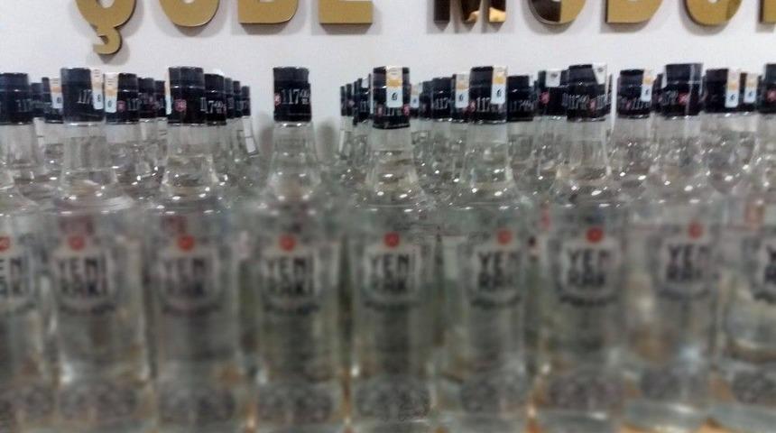 &Ccedil;orum Polisinden Ka&ccedil;ak Rakı Operasyonu