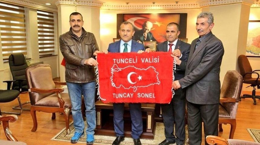 Muhtar Ve Koruculardan Vali Sonel&rsquo;e Ziyaret