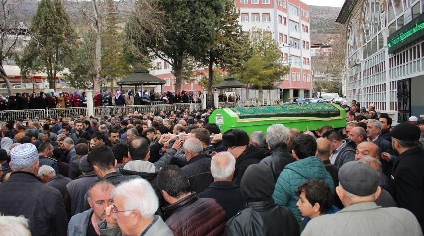 U&ccedil;uruma Yuvarlanan Cipte Cesedi Bulunan M&uuml;hendis Son Yolculuğuna Uğurlandı