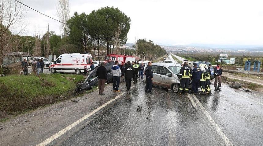 Muğla&rsquo;da &Uuml;&ccedil; Ara&ccedil; Birbirine Girdi: 6 Yaralı