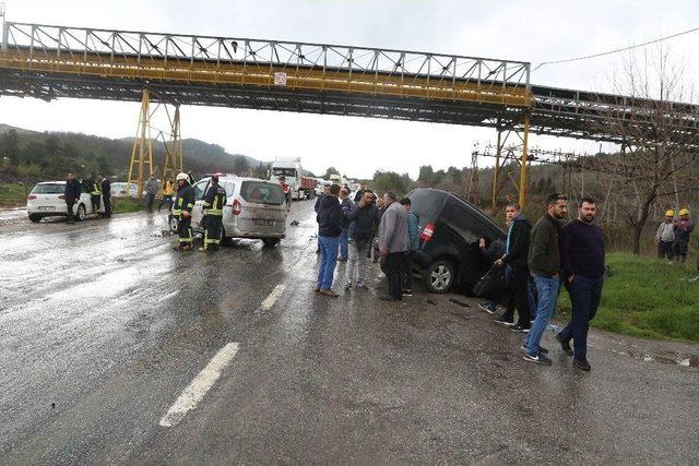 Muğla’da Üç Araç Birbirine Girdi: 6 Yaralı