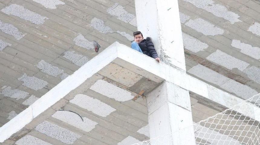 Elazığ&rsquo;da İntihara Teşebb&uuml;s Eden Şahsı Dekan İkna Etti