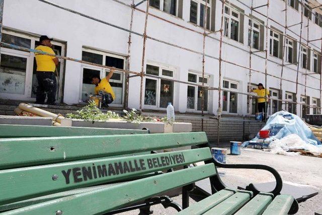 Yenimahalle’de Okullara Belediye Desteği