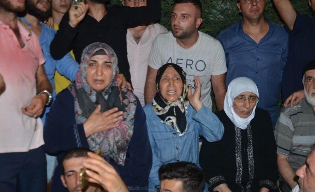 Alkışlarla Cezaevine G&ouml;nderdiler