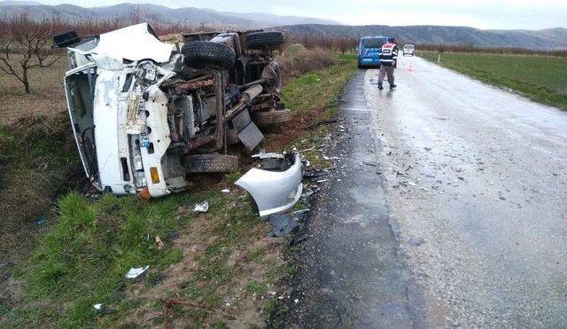 Denizli’de Pazar Dönüşü Kaza: 4 Yaralı