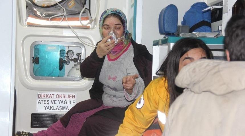 Koaceli&rsquo;de Yangında Dumandan Etkilenen 3 Kişi Hastaneye Kaldırıldı