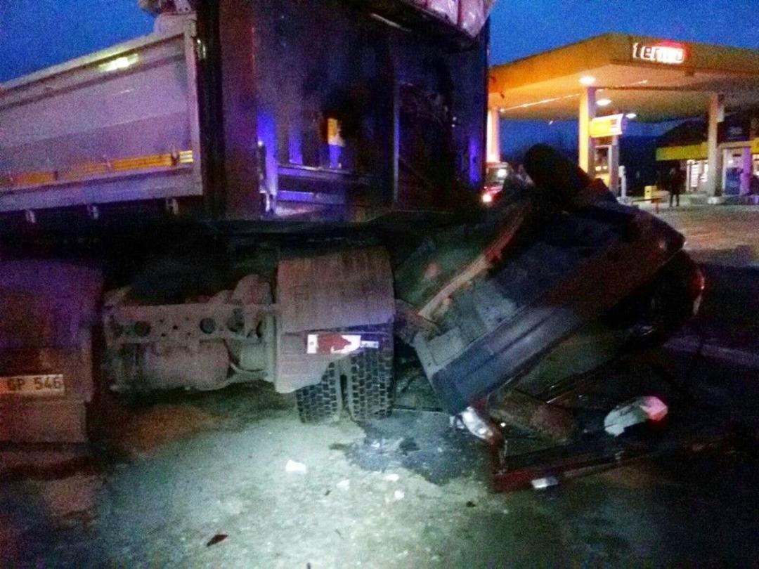Amasya&rsquo;da Otomobil İle Tır &Ccedil;arpıştı: 1 &Ouml;l&uuml;, 3 Yaralı
