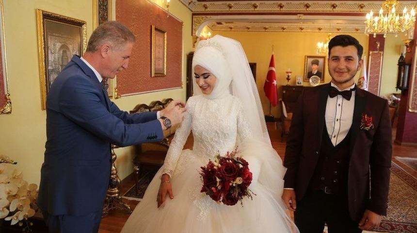 Valilik Makamında D&uuml;ğ&uuml;n Fotosu