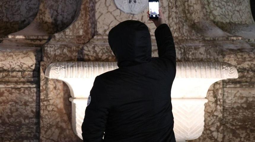 Taksim&rsquo;de Turistlerin Kar Selfiesi