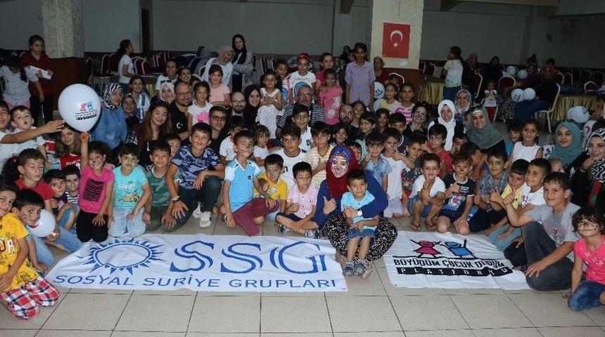 &Ccedil;ocukların Y&uuml;zlerini G&uuml;ld&uuml;rd&uuml;ler