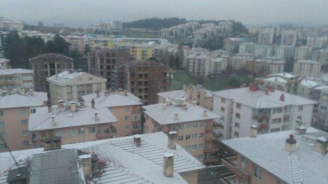 Bursa Güne Kar Yağışıyla Başladı