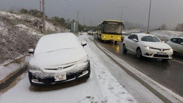 Bursa Güne Kar Yağışıyla Başladı