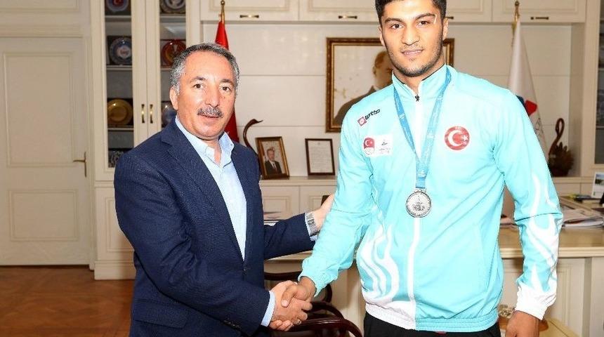 Ağrılı Sporcu Malkan 18. Akdeniz Oyunları&rsquo;nda G&uuml;m&uuml;ş Madalya Kazandı