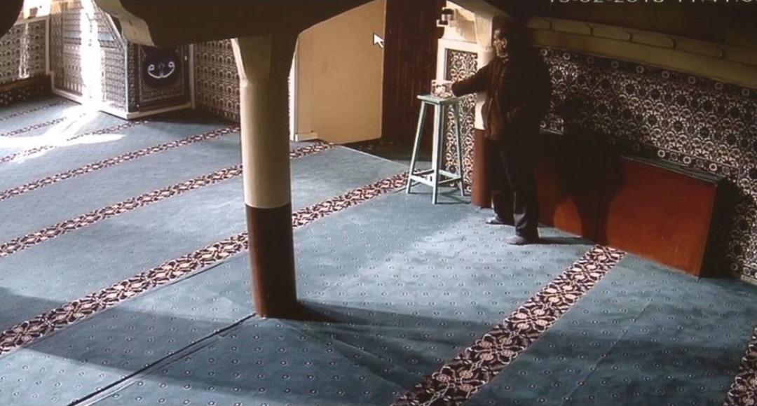 (&ouml;zel Haber) Camideki Sadaka Kutusundan Paraları B&ouml;yle &Ccedil;aldı